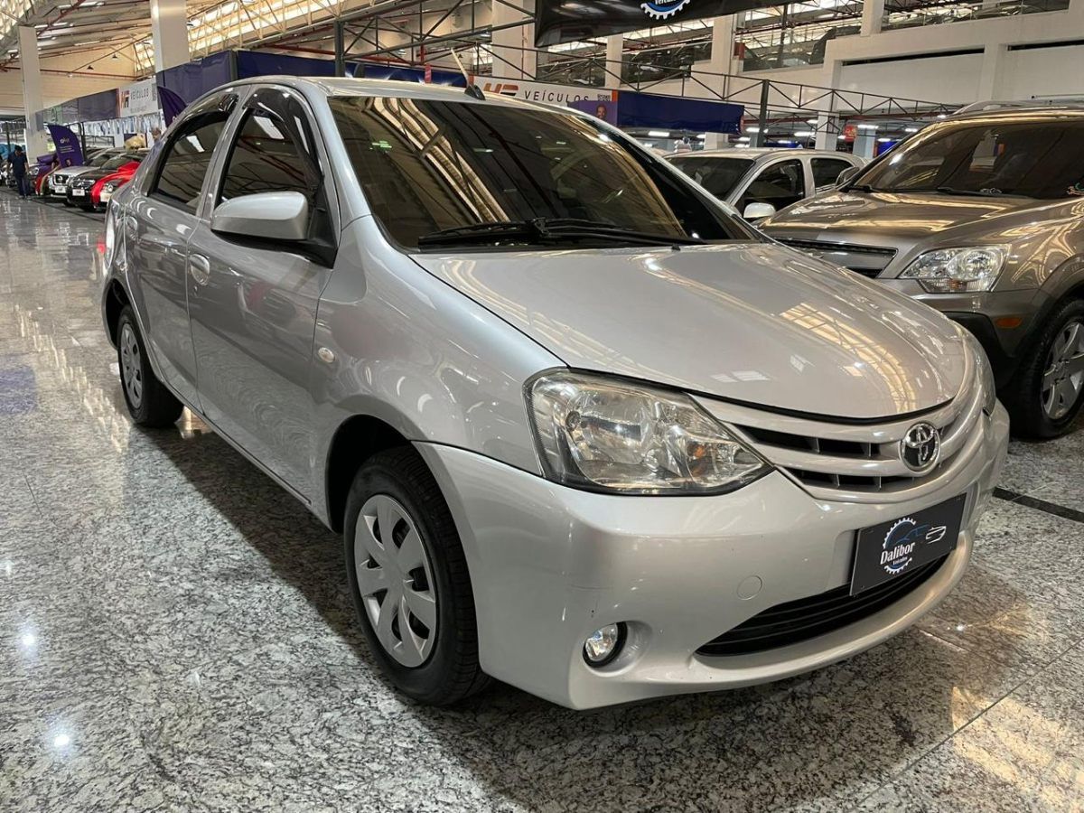 ETIOS X 1.5 SEDAN AUTOMATICO