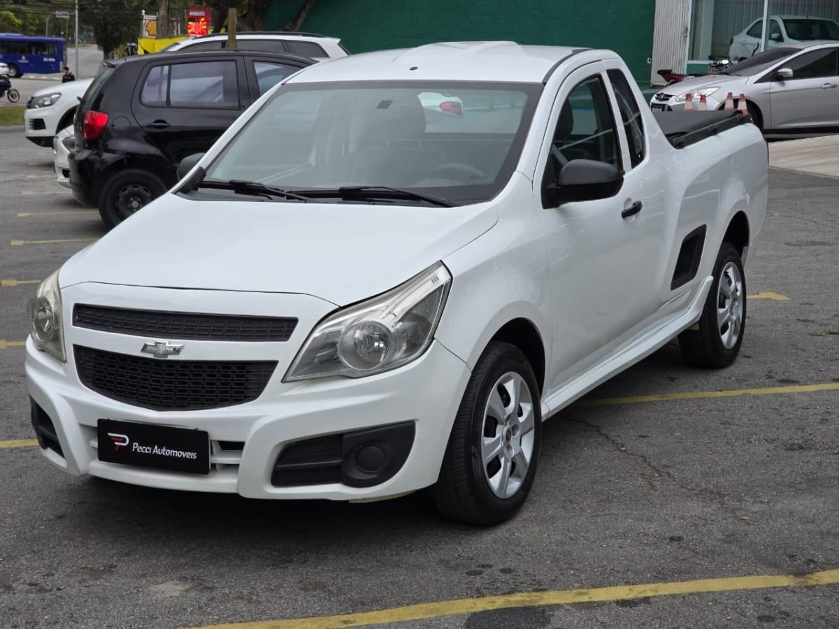 Chevrolet Montana LS2