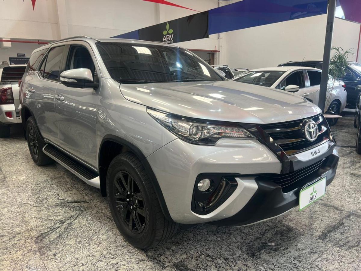 TOYOTA - HILUX SW4 2.8 SRX 4X4 CD 16V DIESEL 4P AUTOMÁTICO