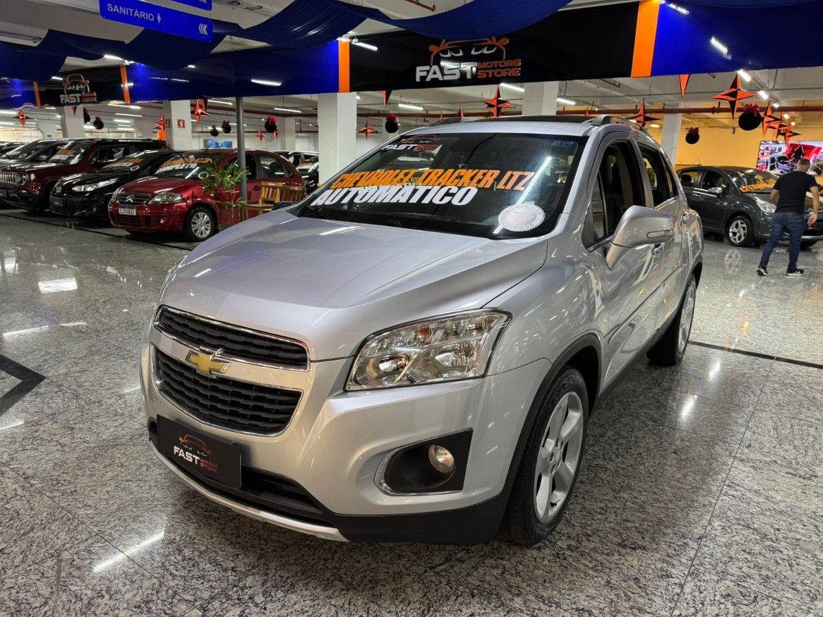 Tracker LTZ com teto solar
