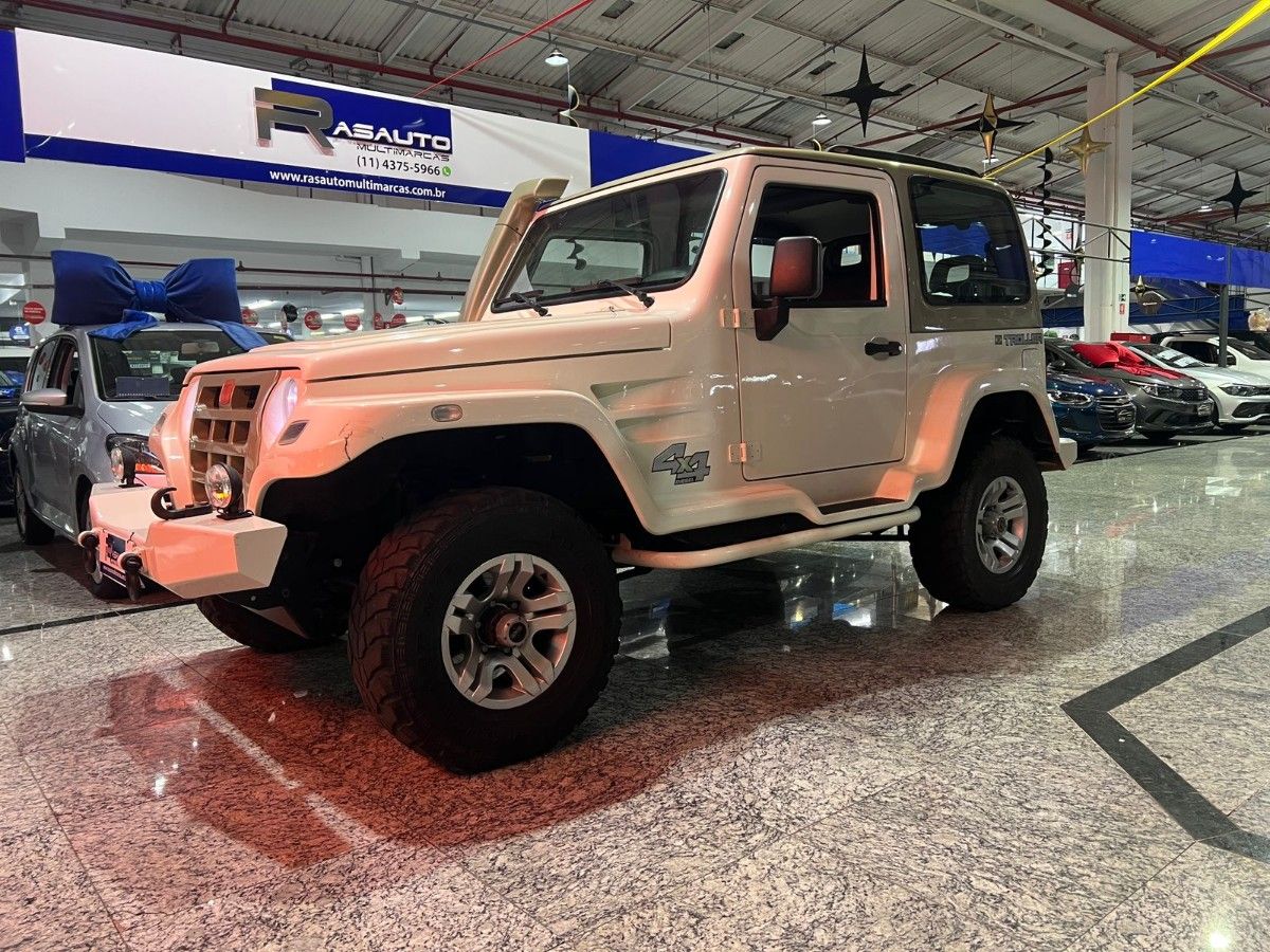 Troller T-4 2014