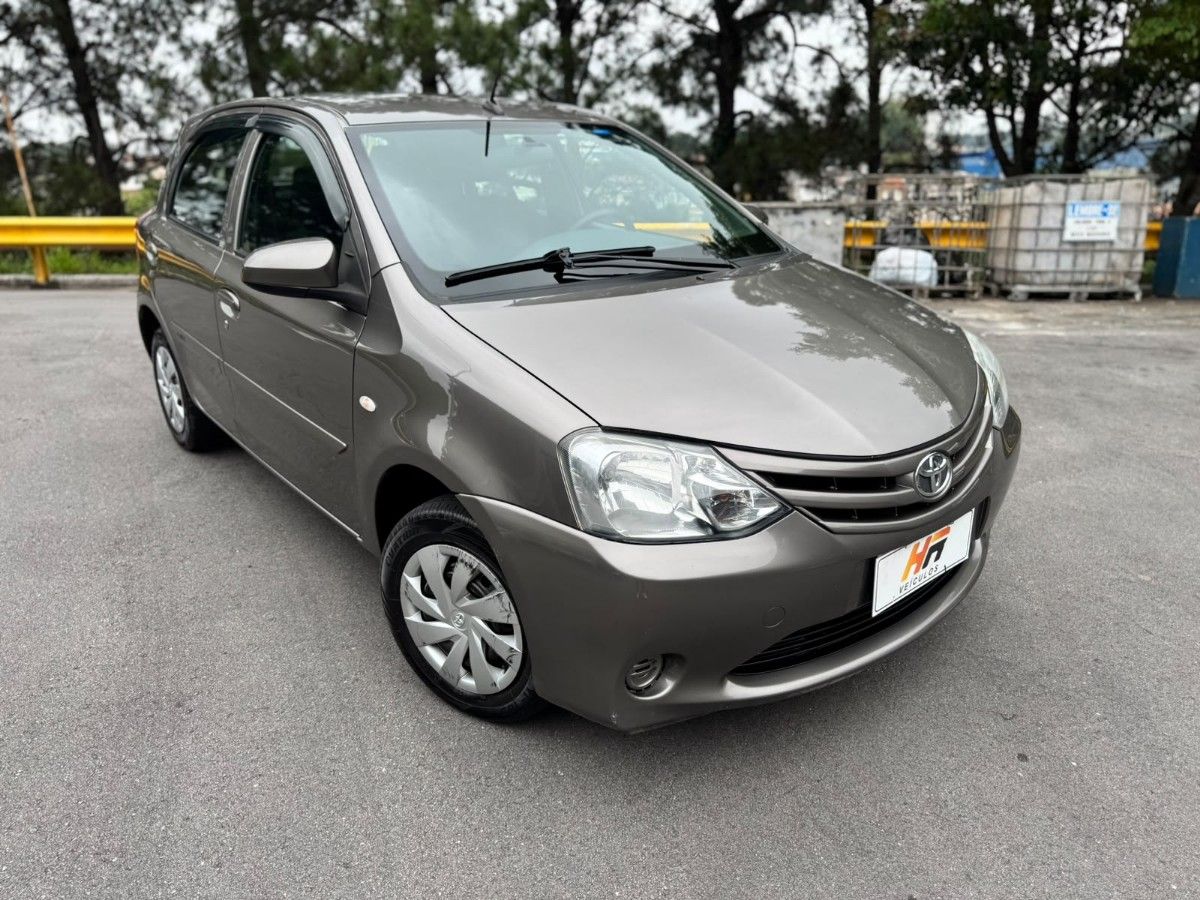 ETIOS HB X 13L MT